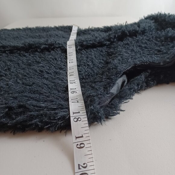 Faux Fur Hooded Vest - Picture 7 of 12